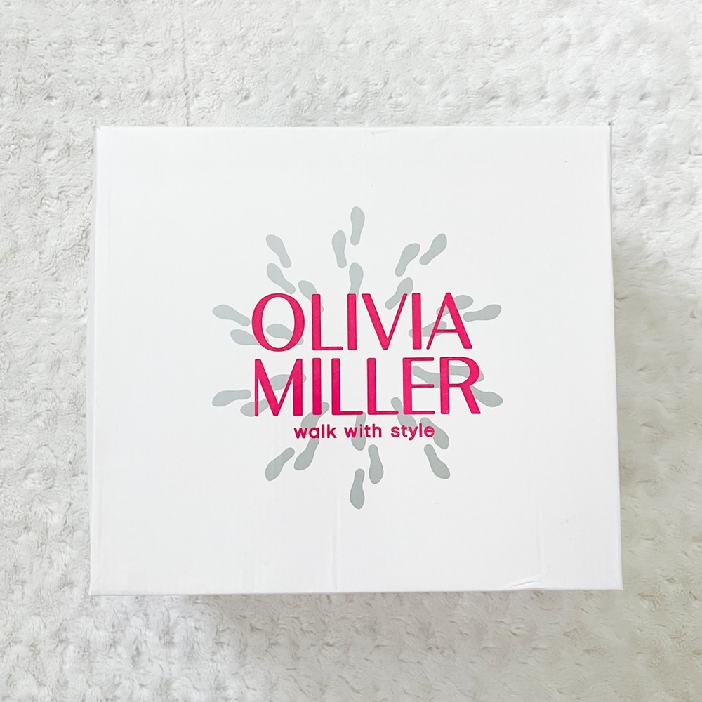 NIB- OLIVIA MILLER Chain Heel Lug Boot - Picture 14 of 16